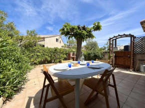 Pavillon à Gruissan avec Piscine, Terrasse et Parking Privé - 4 Couchages - FR-1-229-889